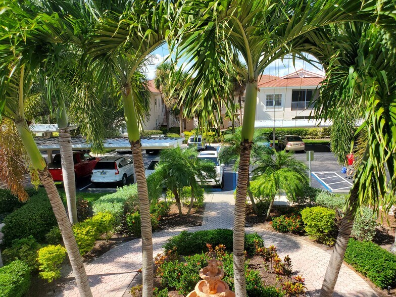 Building Photo - 4240 Central Sarasota Pky