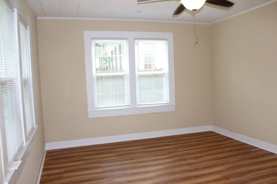 Building Photo - 404 W Franklin St