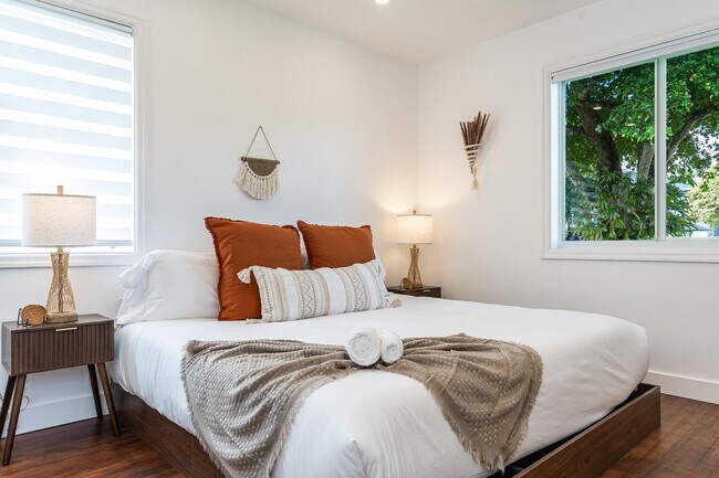 Building Photo - 616 NE 16th Terrace