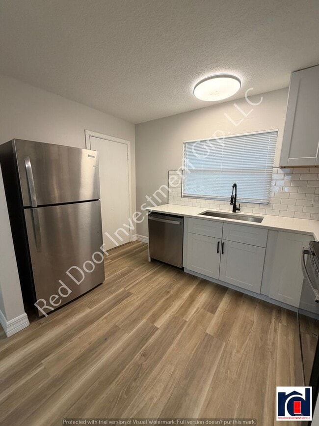 Building Photo - **MOVE IN SPECIAL** Renovated Spacious 2/2~w/All-in One Washer/Dryer & New AC~Deland