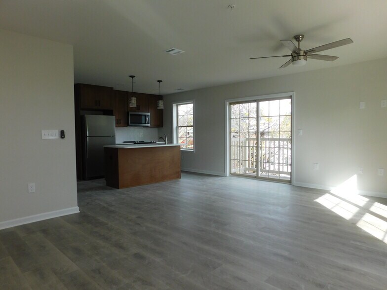 Building Photo - 1513 Maple St