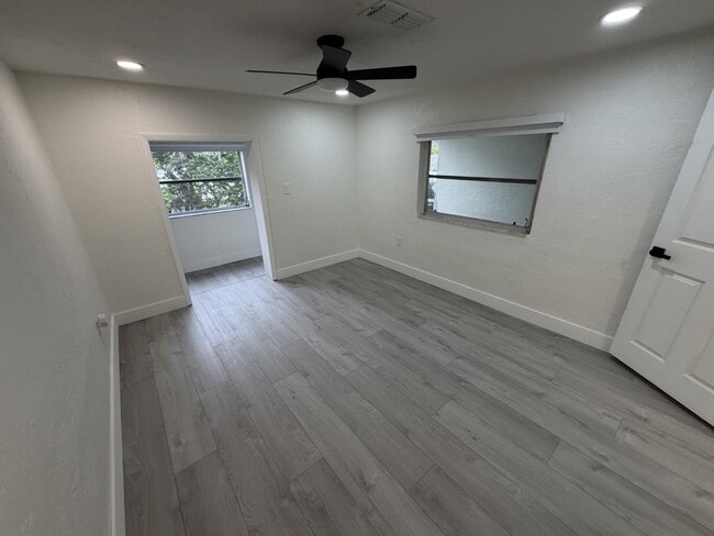 Building Photo - 539 Sunset Blvd