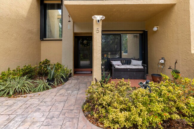 Building Photo - 720 E Coco Plum Cir