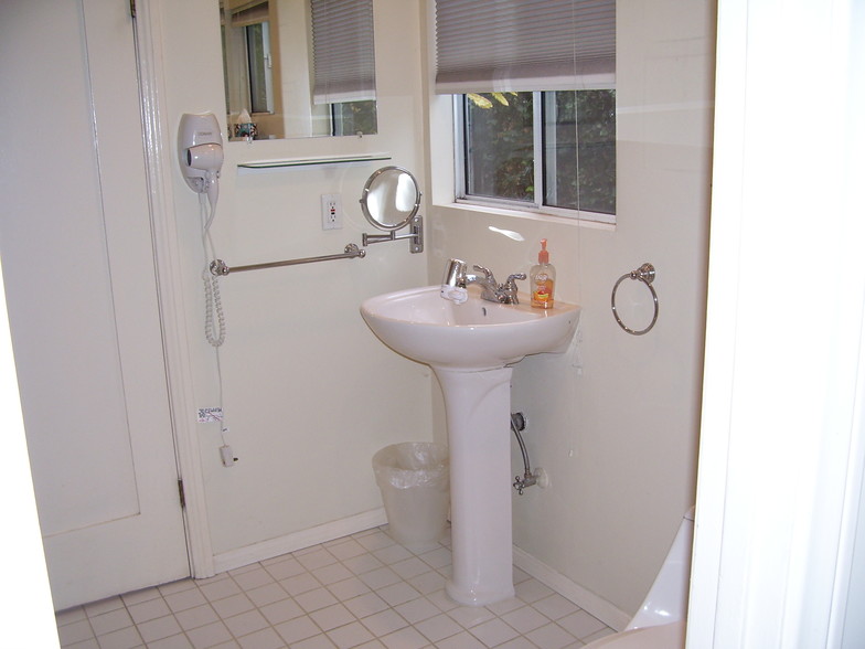 Jack/Jill bathroom with shower - 1350 S Curson Ave