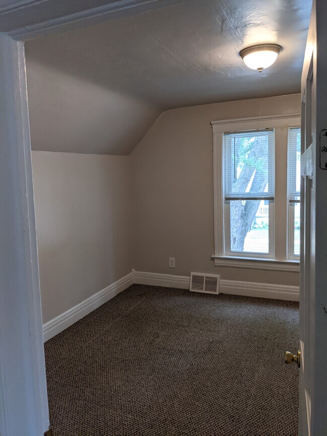 front bedroom - 1313 Mason St