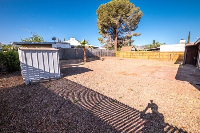 Building Photo - Charming Property Features 3 Bedrooms, 2 Baths, Central A/C!!