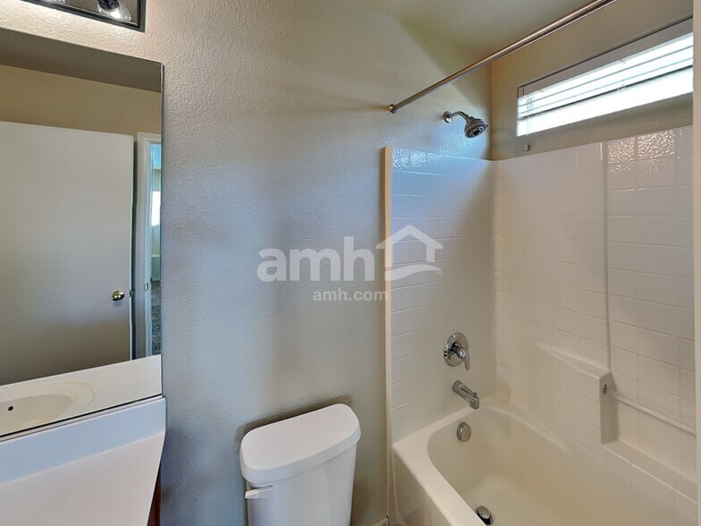 Building Photo - 8802 Salvestrin Point Ave