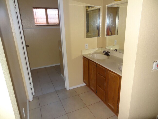 Building Photo - Beautifully Remodeled 3-Bedroom Home with ...