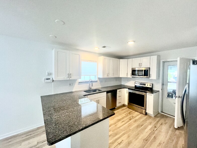 Building Photo - 473 Dandelion Ln