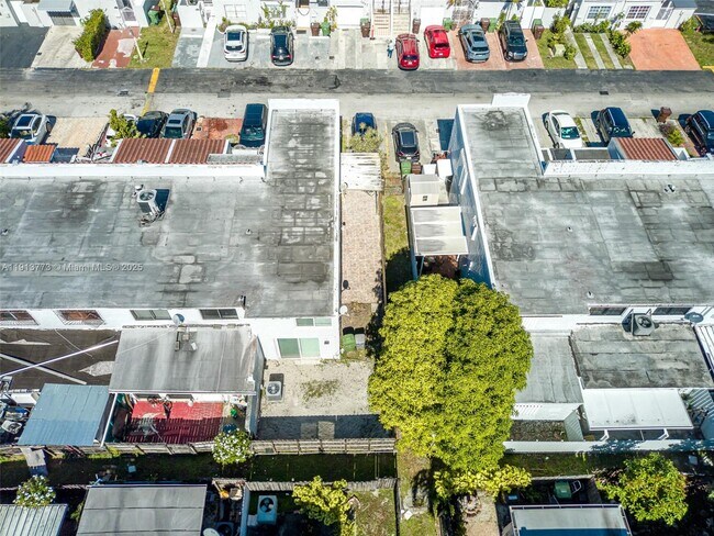 Building Photo - 1070 W 43rd Pl