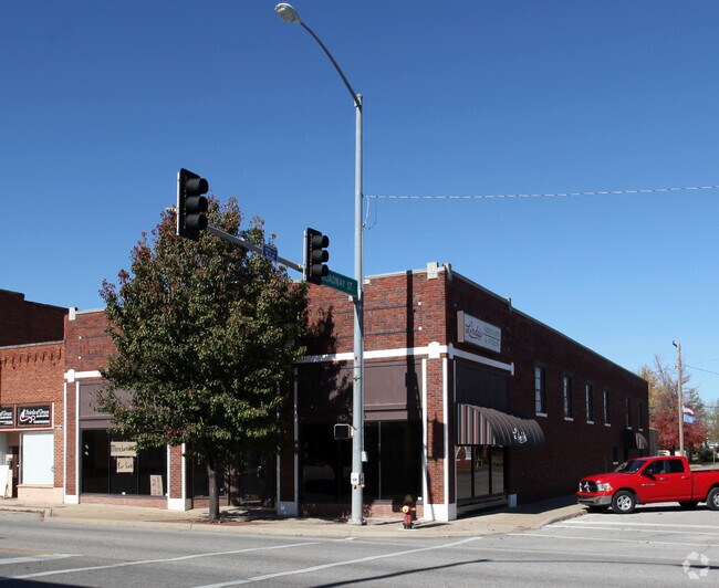 Primary Photo - The Lofts on Broadway