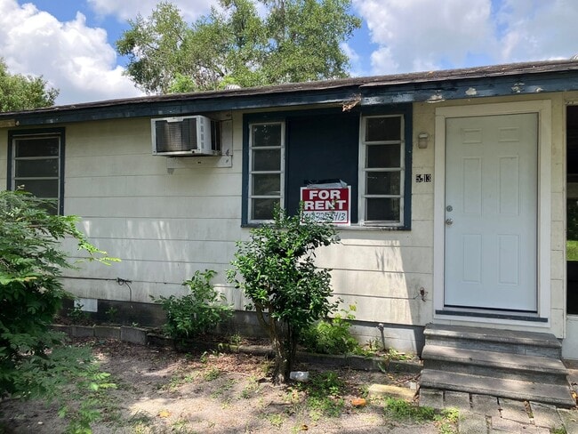 Building Photo - Cute 2BR/1BA Zephyrhills Duplex NO APPLICATION FEE!