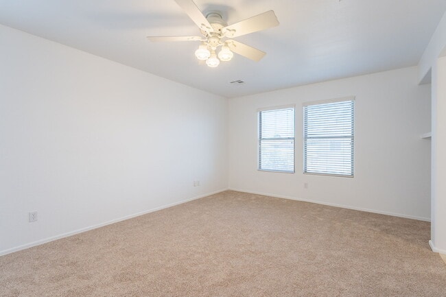 Building Photo - 4500 E Del Rio St