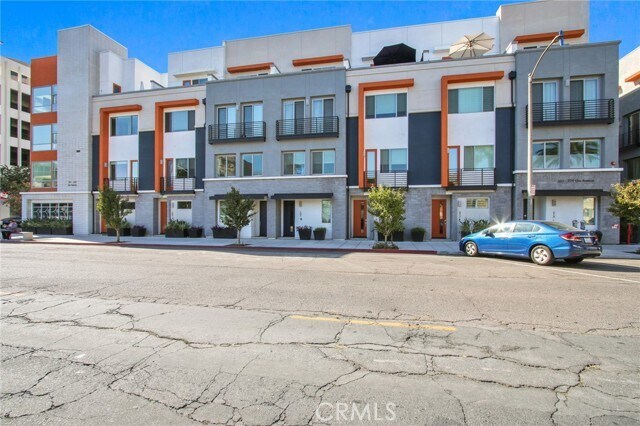 Building Photo - 257 Elm Ave