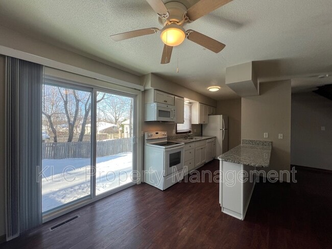 Building Photo - 6650 Holcomb Cir