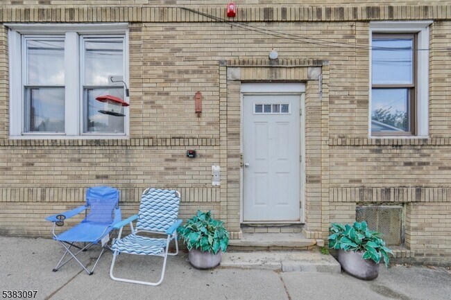Building Photo - 217 MacArthur Ave