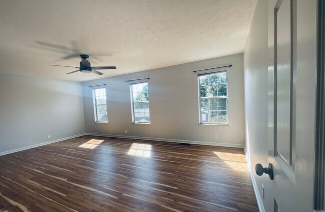 Building Photo - Knoxville (Farragut) 37934 - 4 Bedroom, 2.5 bath Farragut Home with Community Pool and Lake Acces...