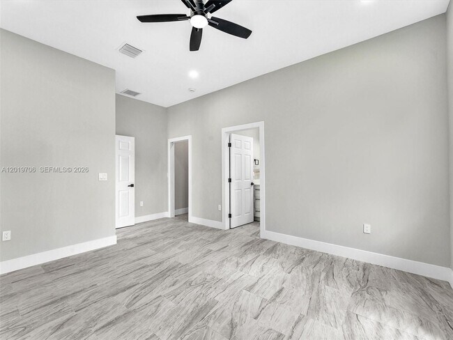 Building Photo - 313 S 13th St
