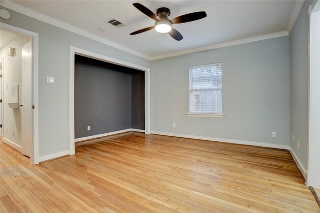 Building Photo - 6807 Schiller St