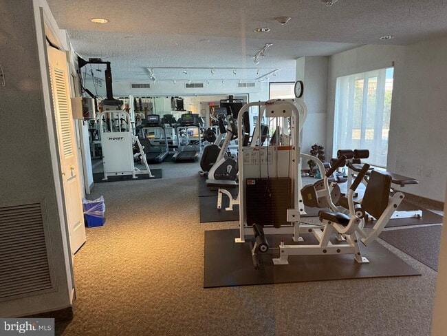 Building Photo - 1101 S Arlington Ridge Rd