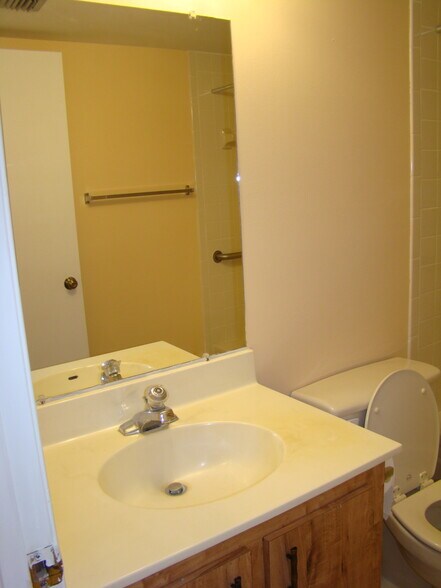 Building Photo - 370 NW 76th Ave