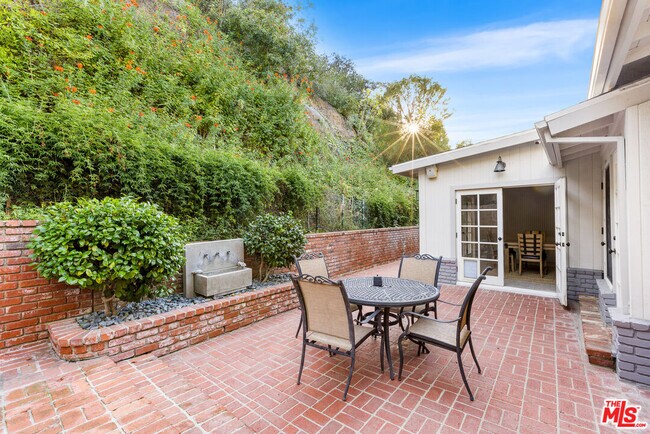 Building Photo - 9520 Gloaming Dr