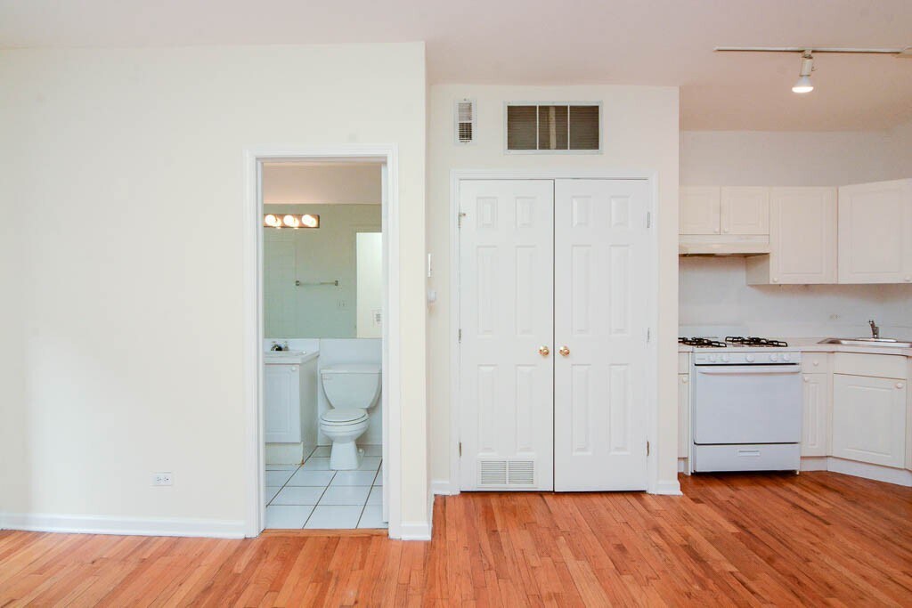 Building Photo - 911 W Dakin St