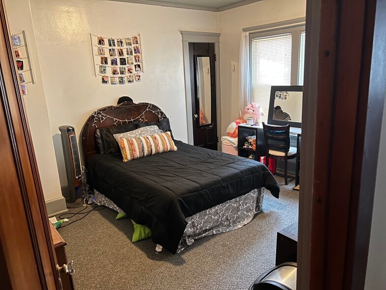 Building Photo - 2825 N Frederick AV