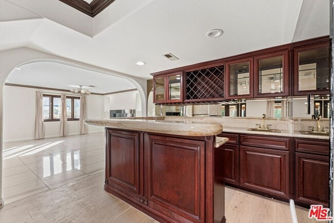 Building Photo - 15123 Greenleaf St