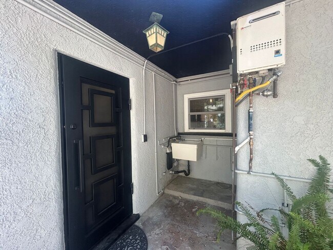 Building Photo - Charming 1951 Tujunga Home – Hillside Hide...