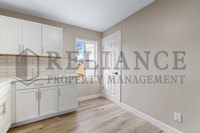 Building Photo - 1631 S Fern St