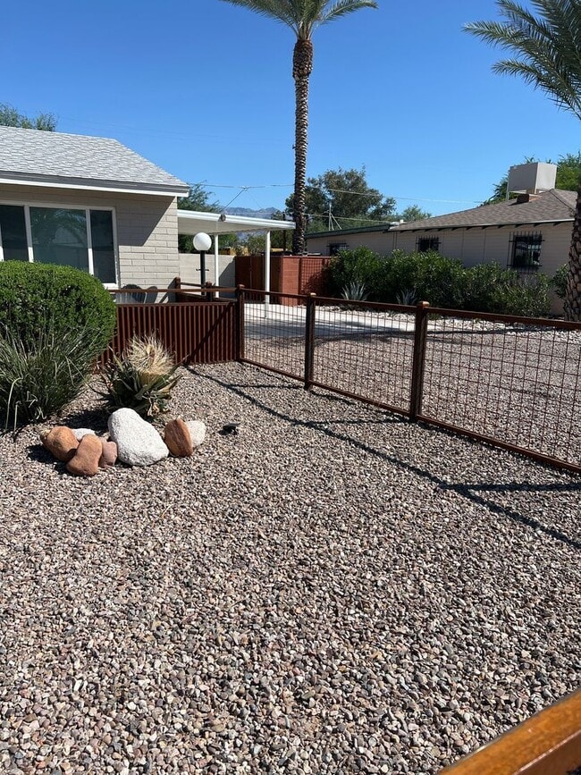 Building Photo - 4831 E Hampton St