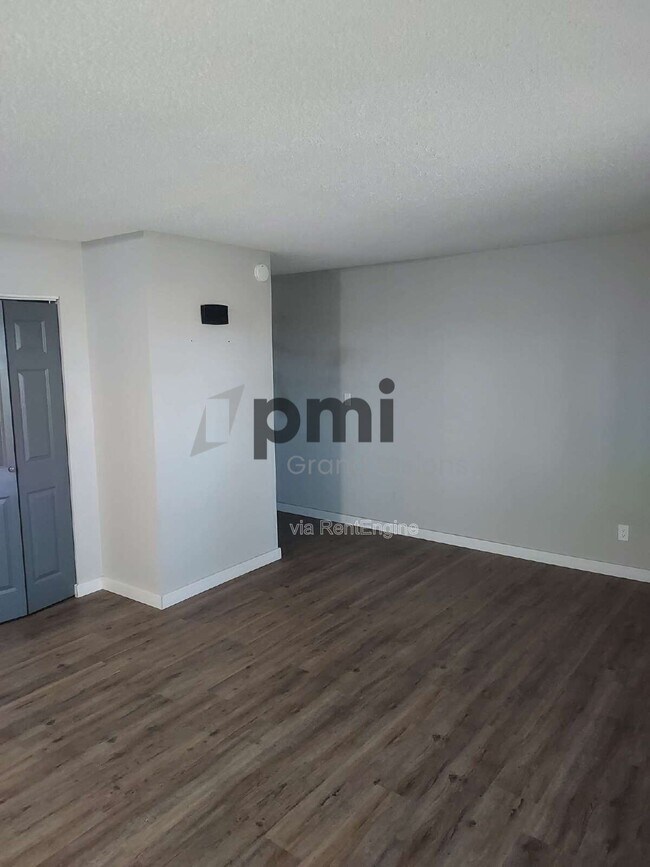 Building Photo - 465 E Main St