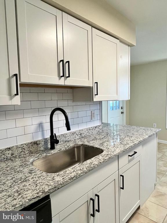 Building Photo - 7572 Belle Grae Dr