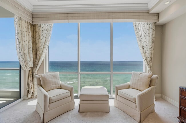 Building Photo - 16051 Collins Ave