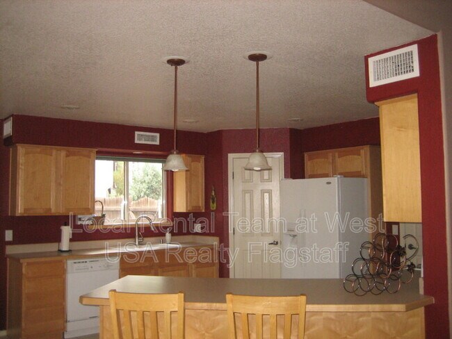 Building Photo - 381 W Cattle Drive Trail