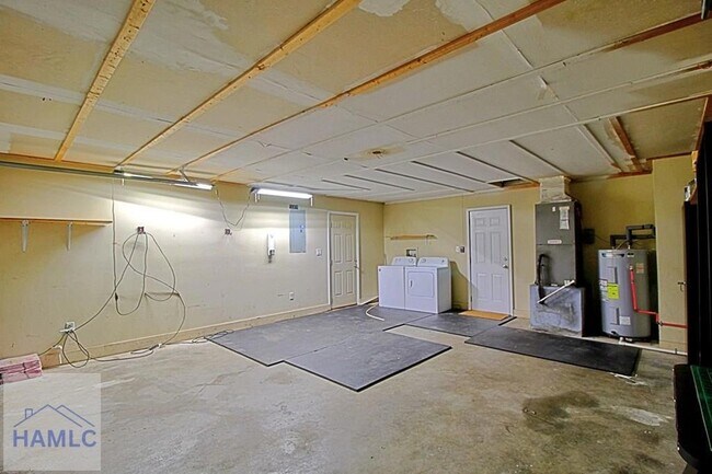 Building Photo - 1062 Kelly Dr