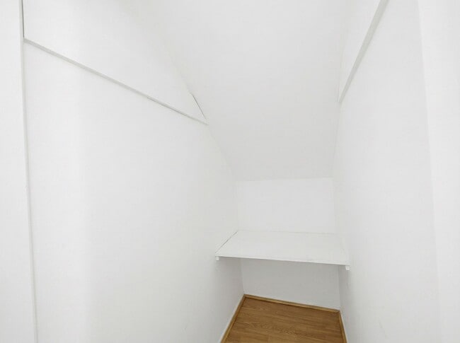 Building Photo - 337 Rexford Dr