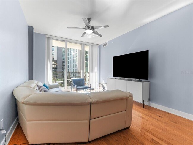 Building Photo - 1120 E Kennedy Blvd