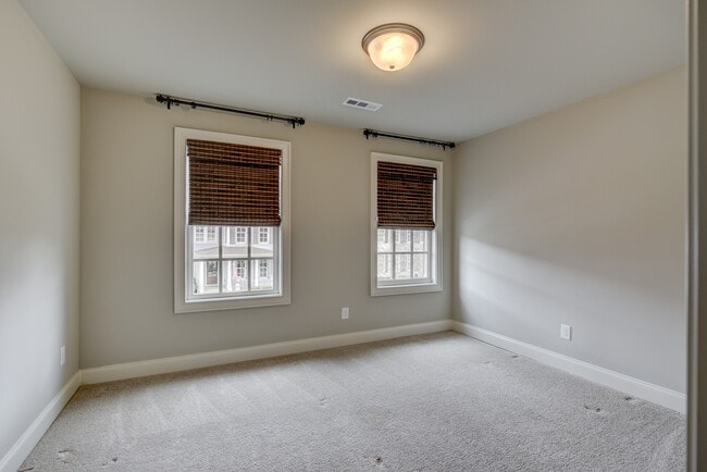 Building Photo - 5073 Donovan St