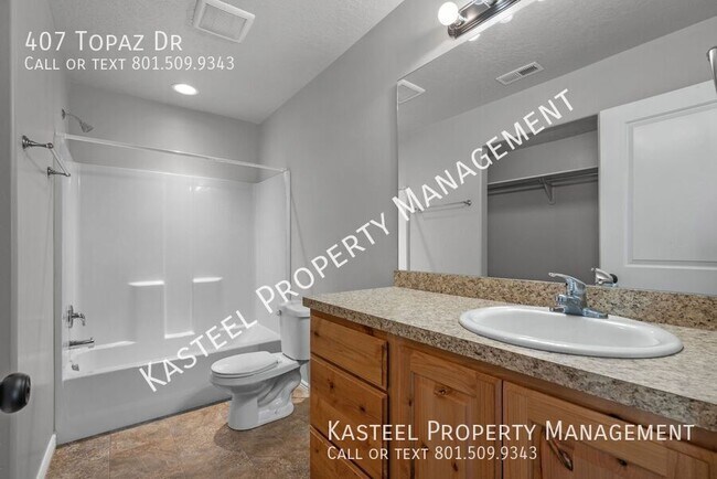 Building Photo - 407 Topaz Dr