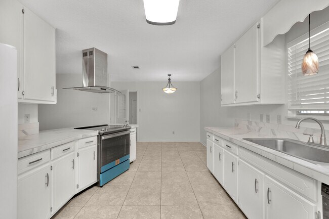 Building Photo - 202 Summer Ln