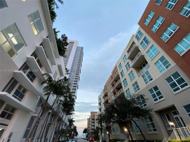 Building Photo - 2001 Biscayne Blvd