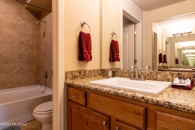 Building Photo - 2550 E River Rd