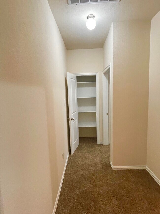 Building Photo - 1518 Summer City Dr