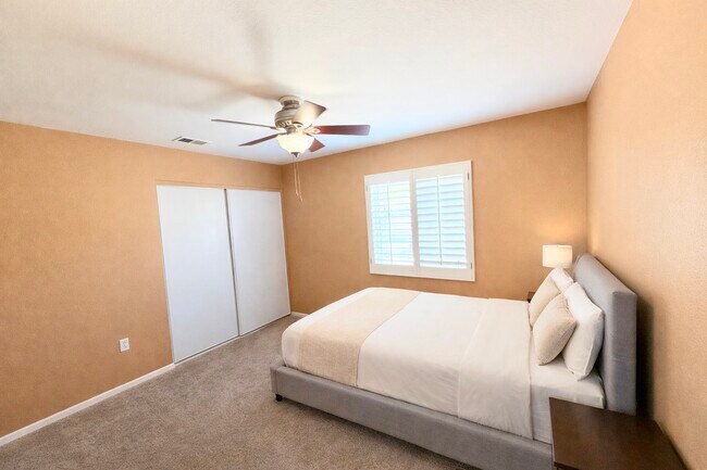 Building Photo - 730 Via Barquero