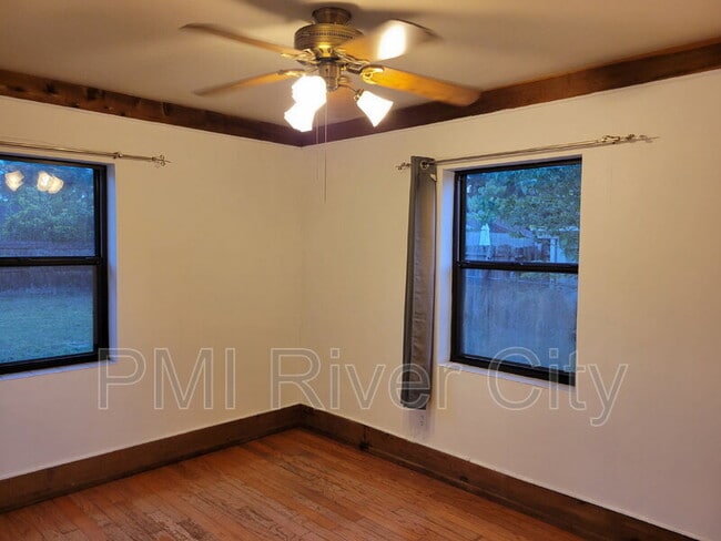 Building Photo - 2916 Rainbow Rd
