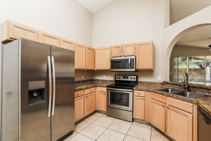 Building Photo - 665 Buckingham Dr