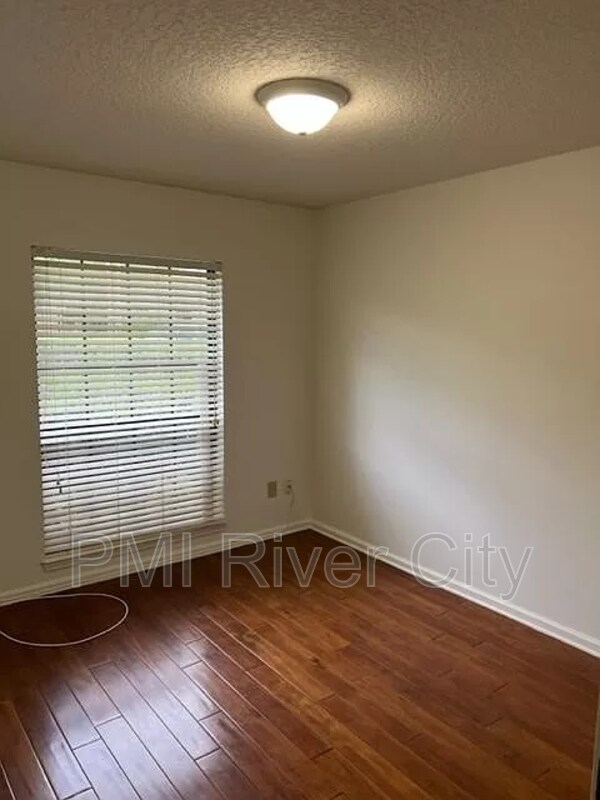 Building Photo - 13056 Clearbrook Ct