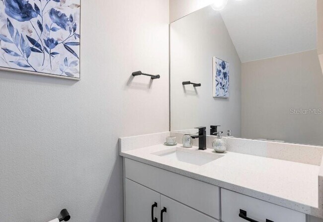 Building Photo - 2108 Broome St